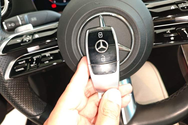 Used Mercedes-Benz E-Class 2021 Updated E 260 Fashion Sport Edition Interior 1