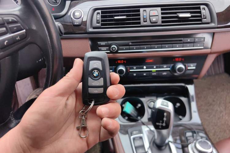 Used BMW 5 Series 2014 525Li Leading Model
