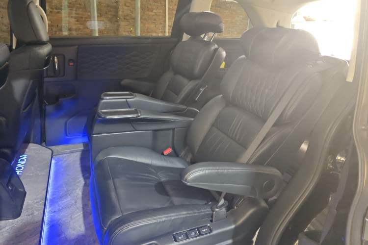 Used Honda Elysion 2022 2.0L eHEV Luxury Edition Left Rear Seat