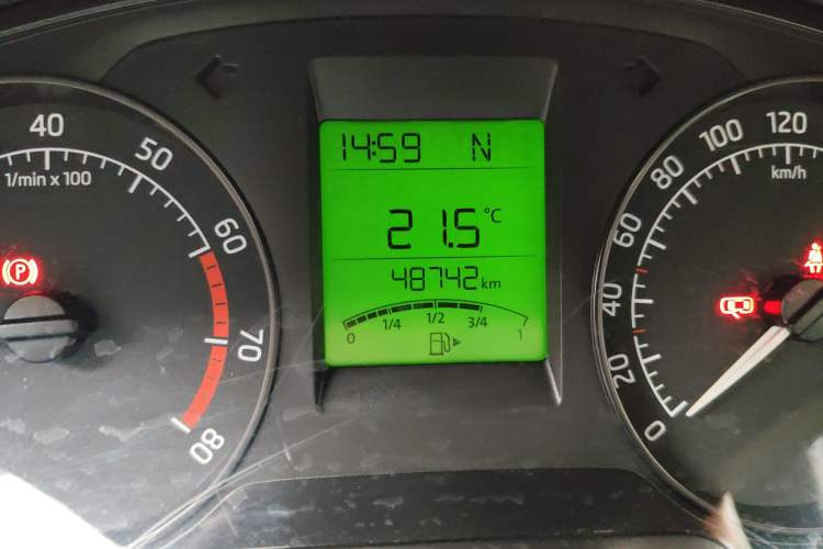 Used Skoda Rapid 2013 1.6L Automatic Smart Selection Model Odometer Close Up