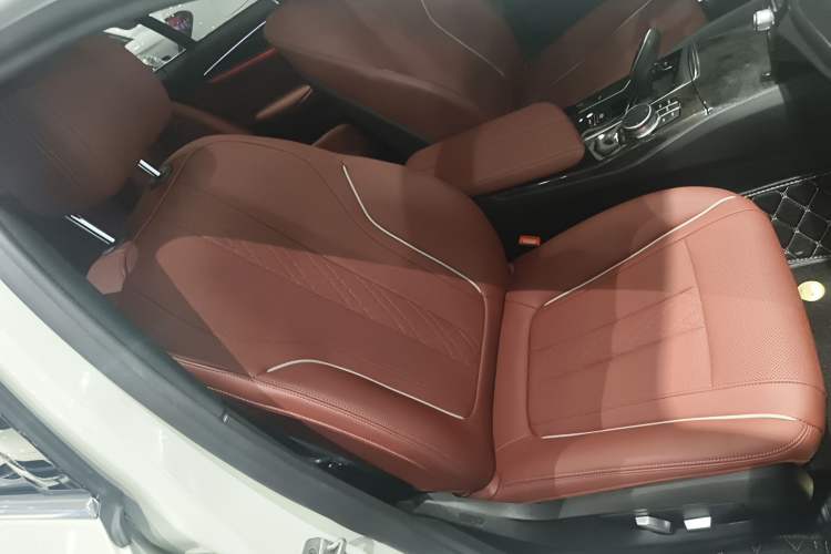 Used BMW 5 Series 2022 Restyled 525Li M Sport Package Right Front Seat