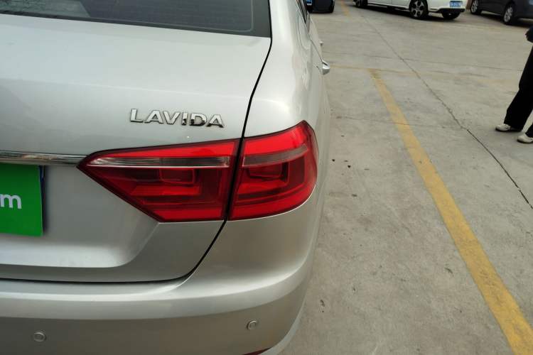 Used Volkswagen Lavida 2013 Revised Classic 1.6L Automatic Fashion Edition