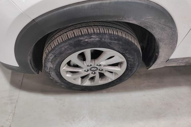 Used Hyundai Tucson 2015 1.6T Dual-Clutch Two-Wheel-Drive Smart Model Exterior 4