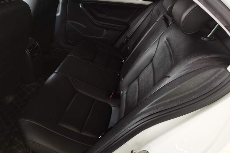 Used Volkswagen Sagitar 2015 1.6L Manual Comfort Model