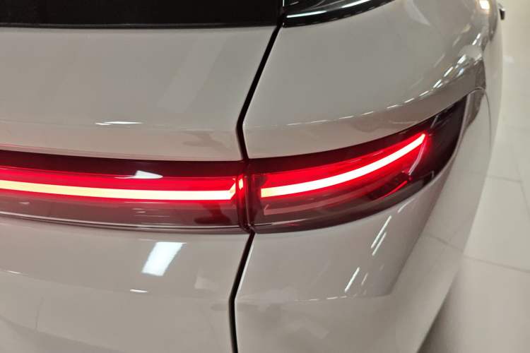 Used Li Auto i8 2025 Model Standard Version Right Rear Taillight