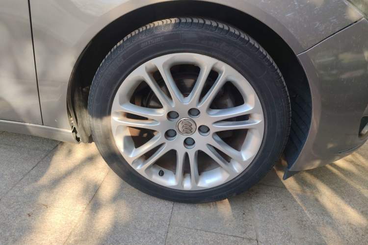 Used Buick Regal 2012 2.4L SIDI Flagship Edition Right Front Wheel Hub