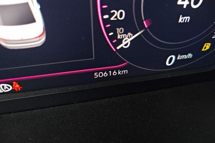 Used Volkswagen Passat 2023 Facelift 330TSI Prestige Edition Odometer Close Up