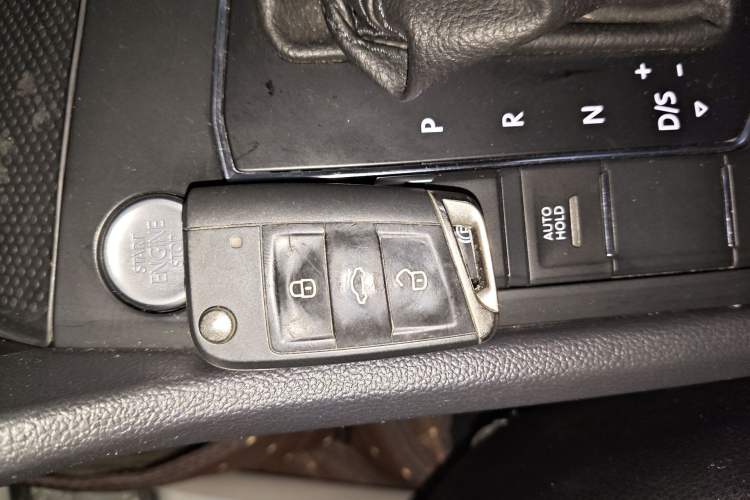 Used Volkswagen Tiguan L 2022 330TSI Automatic Two-Wheel Drive Comfort Edition Interior 1