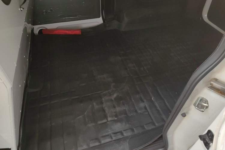 Used Wuling Hongguang V 2022 1.5L Jingqu Edition Enclosed-Window Vehicle with Electric Power Steering LAR
