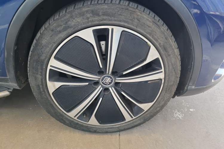 Used BYD Tang New Energy 2022 EV 635 km All-Wheel-Drive Flagship Model Right Front Wheel Hub