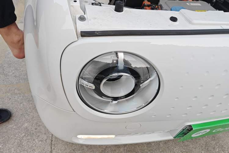 Used ORA Black Cat 2022 351 km Range Comfort Version Ternary Lithium Right Front Headlight