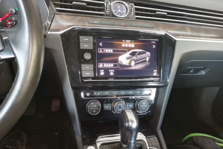 Used Volkswagen Magotan 2019 330TSI DSG Luxury Version China VI Standard Audio And AC Panel