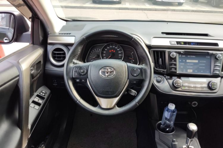 Used Toyota RAV4 2013 2.5L Automatic 4x4 Elite Edition Steering Wheel