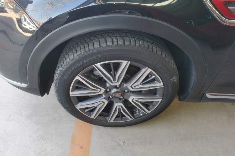 Used Hongqi HS5 2022 Facelifted Version 2.0T Smart Connect Flagship All-Wheel-Drive Edition Left Front Wheel Hub