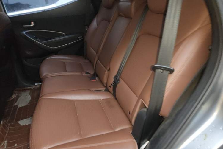 Used Hyundai Santa Fe 2013 2.0T Automatic All-Wheel Drive Top Trim Left Rear Seat