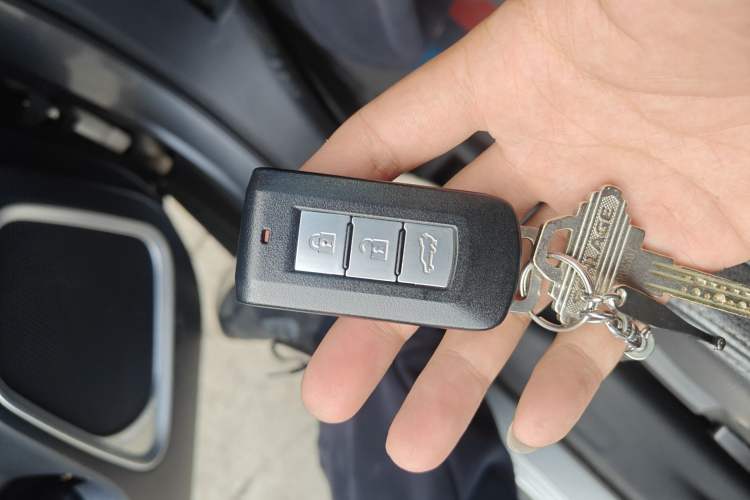 Used Mitsubishi Outlander 2018 2.4L 4x4 Luxury Edition 7-Seater
