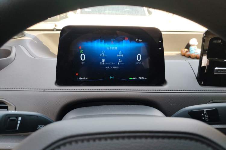 Used JMC E Fushun 2025 Model, Open Window Version, 53.58 kWh, Mid-axle, Low-roof