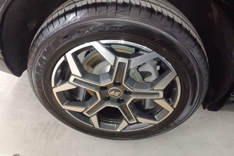 Used JETOUR Shanhai L7 Plus 2025 Model 220km Flagship 7-seater Right Rear Wheel Hub