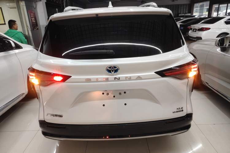 Used Toyota SIENNA 2023 2.5L Hybrid Luxury Edition Rear