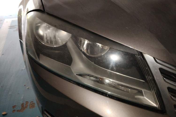 Used Volkswagen Magotan 2012 Revised Version 1.8TSI Leading Edition Right Front Headlight