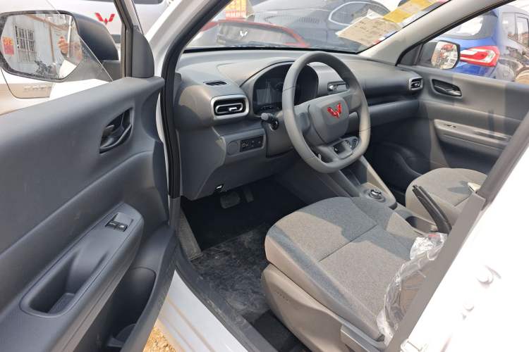 Used Wuling Hongguang New Energy 2025 Extended-Range Hybrid 50 km Utility Version