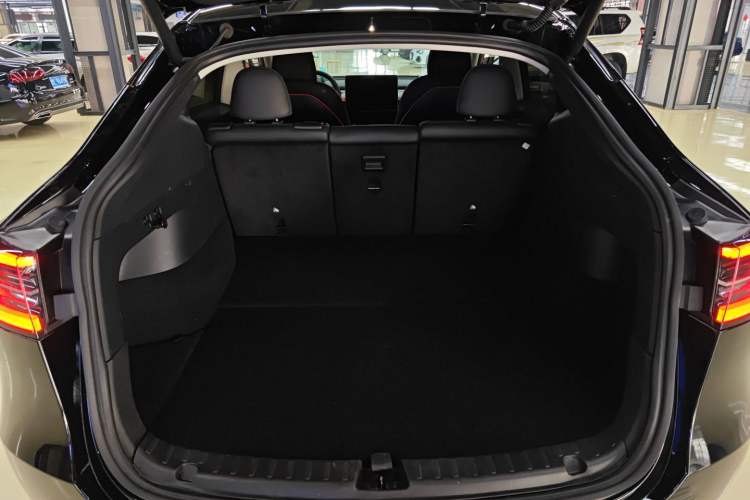 Used Tesla Model Y 2022 Rear-Wheel-Drive Version Trunk