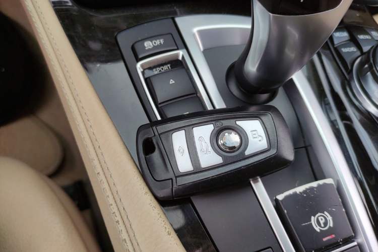Used BMW 5 Series 2013 525Li Luxury Model