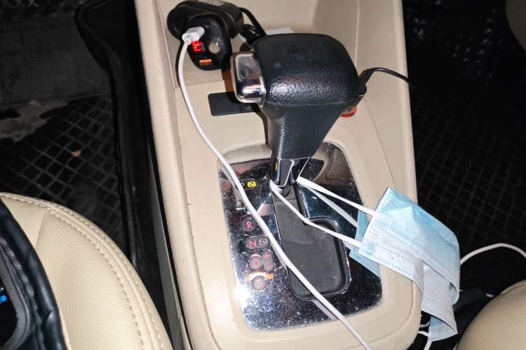 Used Volkswagen Bora 2012 1.6L Automatic Fashion Edition Gear Lever