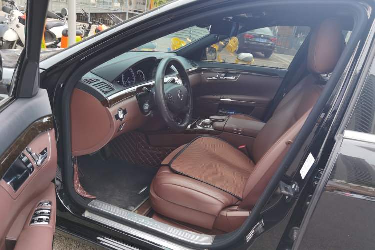 Used Mercedes-Benz S-Class 2012 S 300 L Business Standard Model
