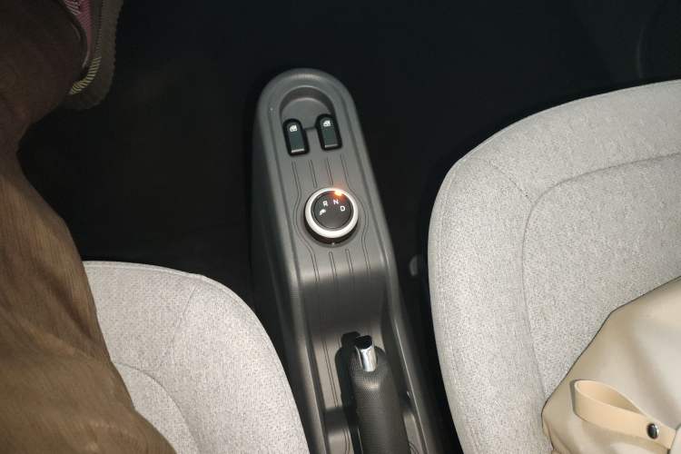 Used Wuling Hongguang MINIEV 2022 Macaron Premium Model – Lithium Iron Phosphate Gear Lever