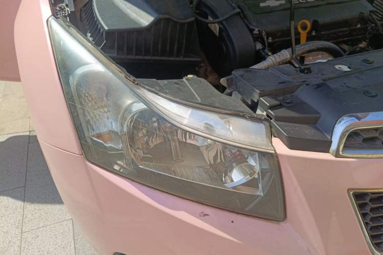 Used Chevrolet Cruze 2015 Hatchback 1.6L Automatic Comfort Edition Right Front Headlight