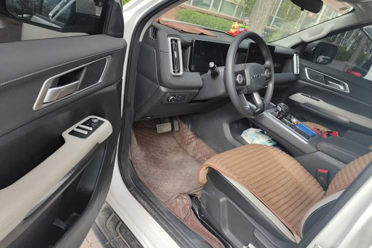 Used JMC Yuhu 2025 Short Wheelbase Double Cab Diesel Automatic Transmission Four-Wheel Drive Driver Seat