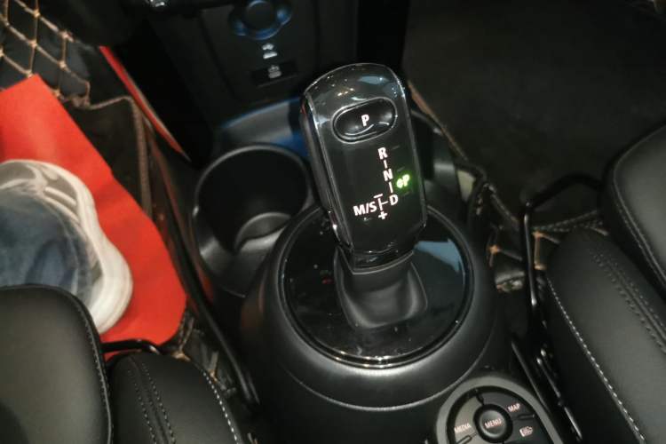 Used MINI 2023 Updated 1.5T COOPER Artist Gear Lever