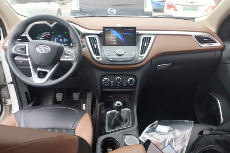 Used Soueast DX7 2017 1.5T Manual Triumph Edition Center Console