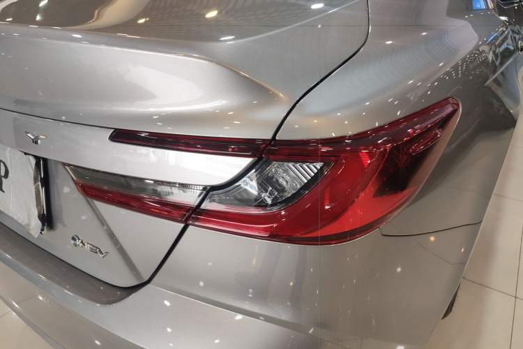 Used Toyota Camry 2024 Dual-Motor 2.0 HGVP Luxury Edition
