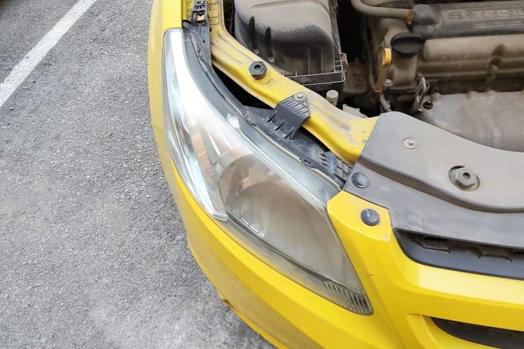 Used Chevrolet Sail 2010 Hatchback 1.2L Manual Warm Edition Right Front Headlight