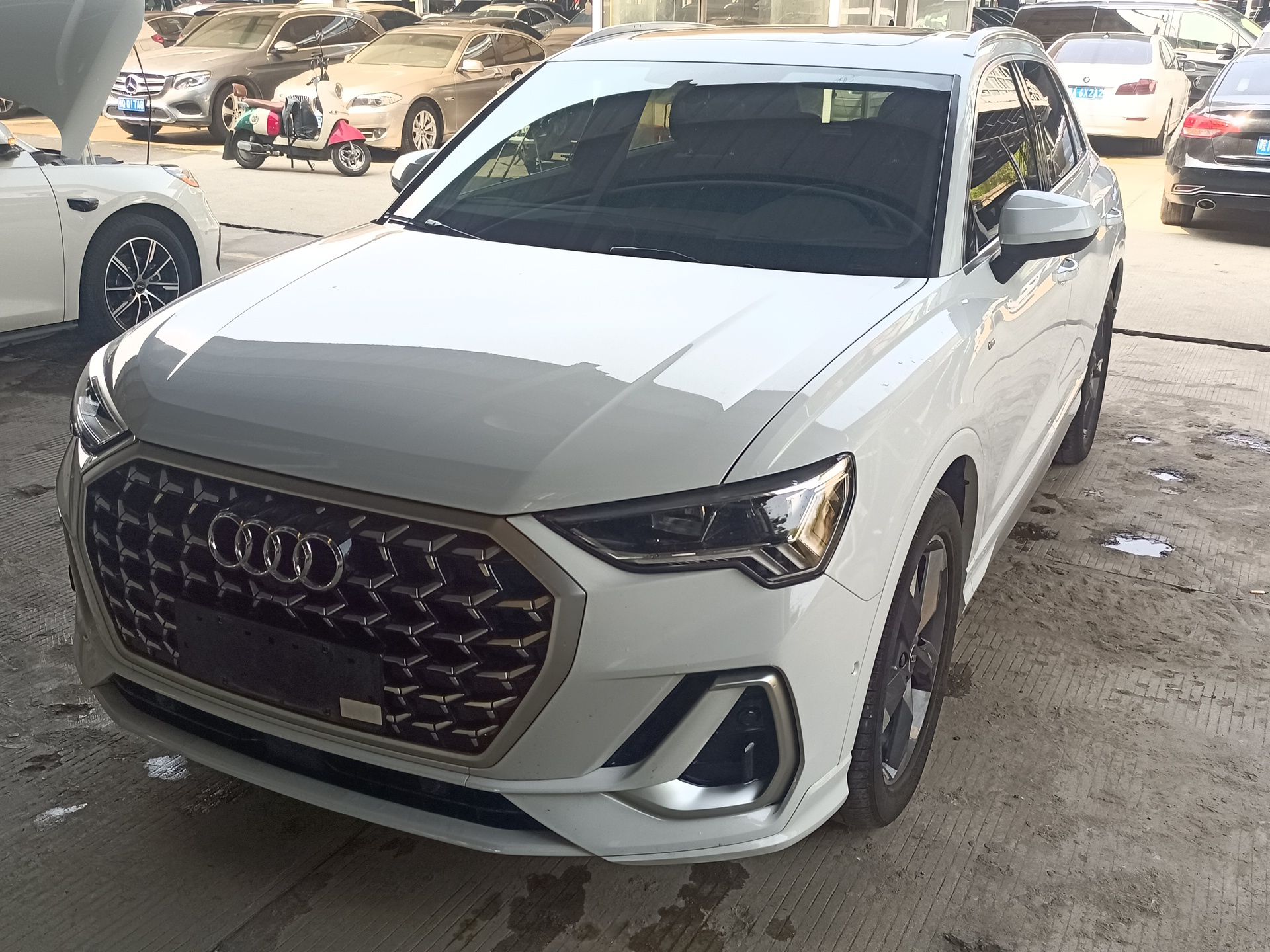 Под передней частью автомобиля