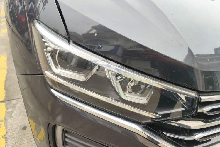 Used Volkswagen Tayron 2020 330TSI Two-Wheel Drive Luxury Connected Pro Edition Right Front Headlight