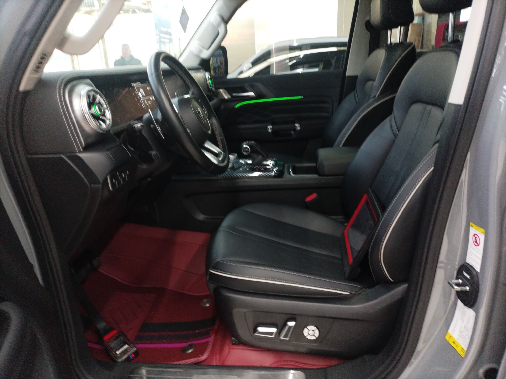 Переднее сиденье в автомобиле