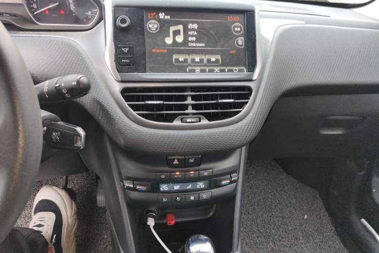 Used Peugeot 2008 2014 1.6L Automatic Fashion Edition Audio And AC Panel