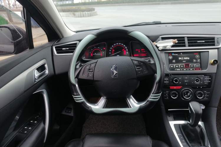 Used DS 5LS 2014 1.6T Luxury Edition THP160
