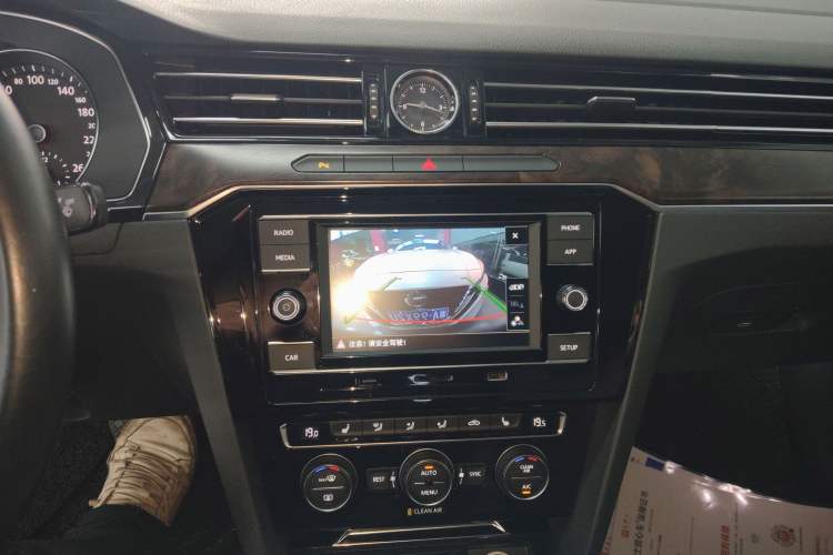 Used Volkswagen Magotan 2018 380TSI DSG Luxury Model Audio And AC Panel