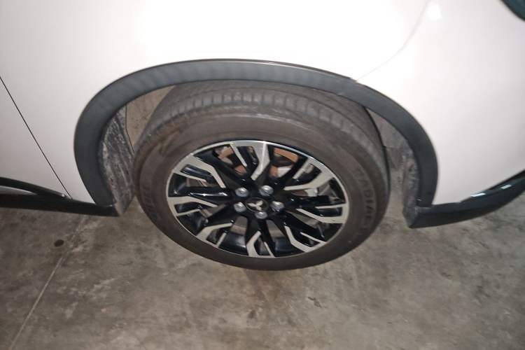 Used Mitsubishi Outlander 2020 2.4L 4x4 Zhi Xiang Edition 5 Seats Right Front Wheel Hub