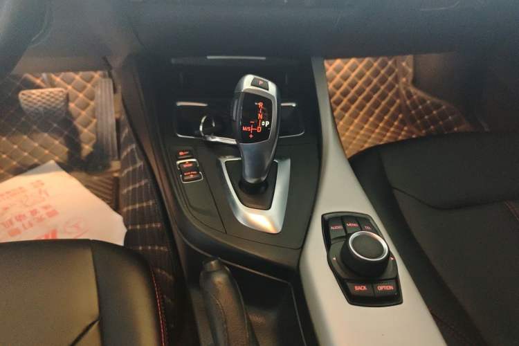 Used BMW 1 Series 2016 118i Leading Model Gear Lever