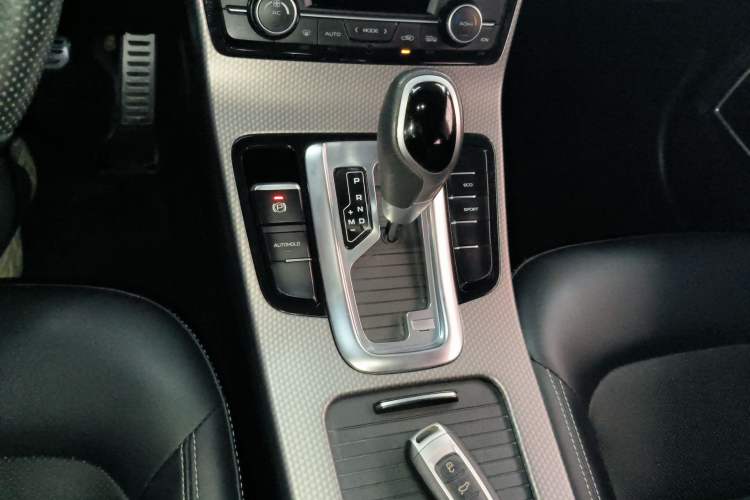 Used Geely Auto Emgrand GS 2016 Sport Edition 1.3T Automatic LingShang Model Gear Lever