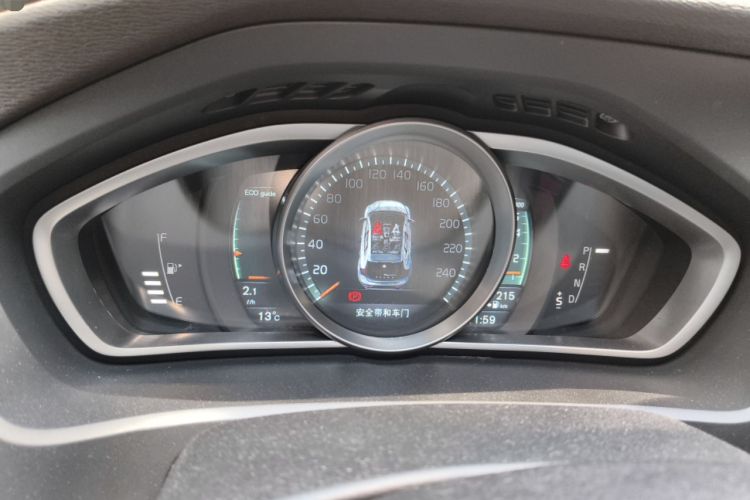 Used Volvo V40 2015 1.6T Zhiyi Edition
