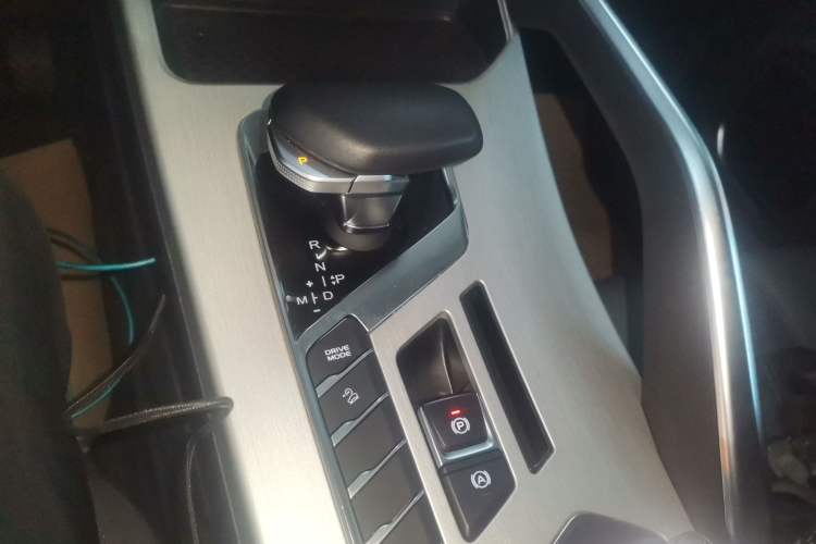 Used Geely Auto Coolray 2023 1.5T DCT Platinum Edition
