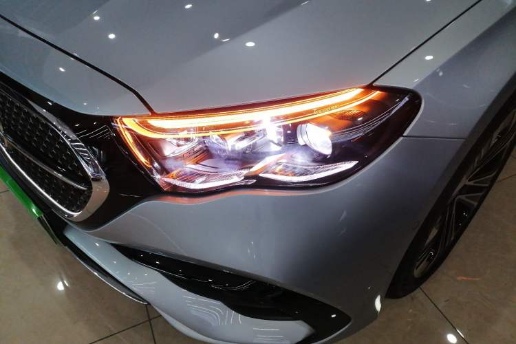 Used Mercedes-Benz E-Class New Energy 2024 E 350 e L Plug-in Hybrid Sports Sedan
