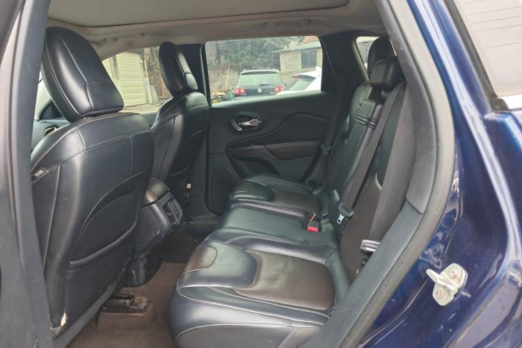 Used Jeep Cherokee 2016 2.4L Leading Edition
