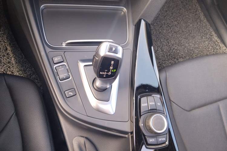 Used BMW 3 Series 2016 320Li Ambition Model
